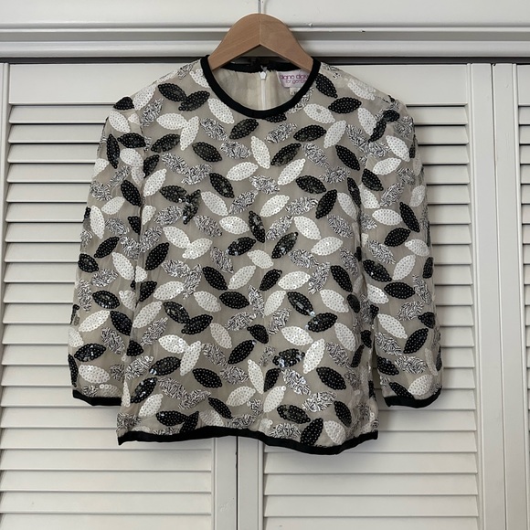 Vintage EUC Leaf Patterned Black and White/Ivory Top - Picture 1 of 6